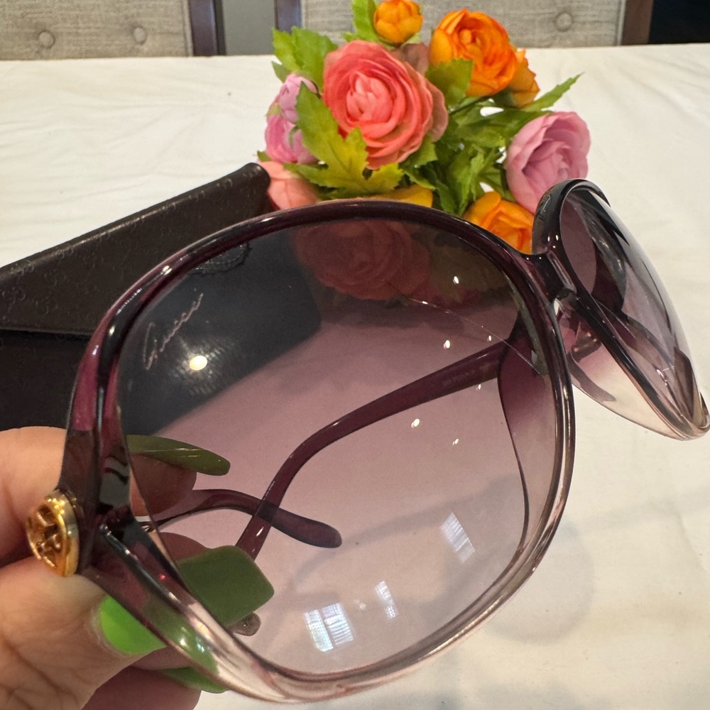 Authentic Gucci Sunglasses with Heart GG logo - Picture 5 of 10